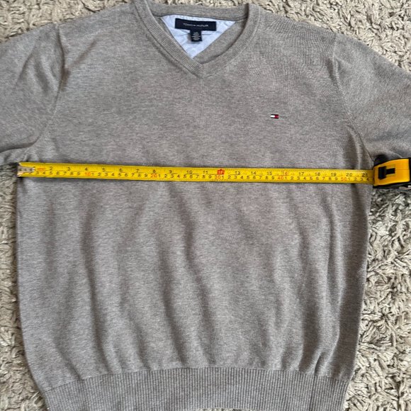 Tommy Hilfiger Light Gray V-Neck Sweater - Picture 1 of 1